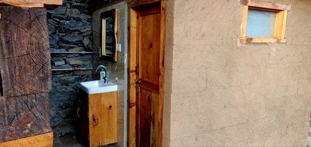 Parvati's Lap Hostel and Villa parvati valley, kasol, Himalayas - Rustic outdoor wash area with natural stone and wooden elements, blending perfectly with the mountain surroundings. Offers a raw, authentic Himachali experience for travelers who enjoy staying close to nature.